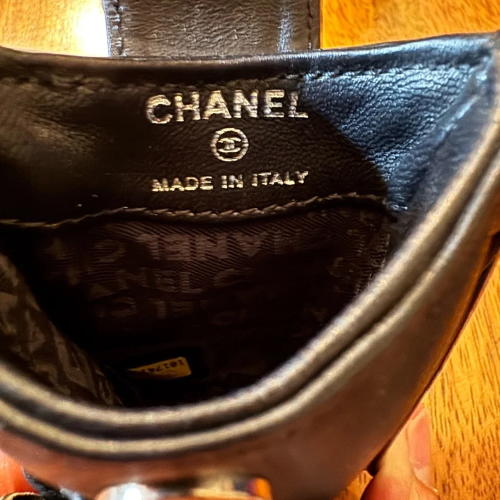 Authentic Chanel Lambskin Patent Calfskin Camellia Flower Phone Case Black - Picture 4 of 6